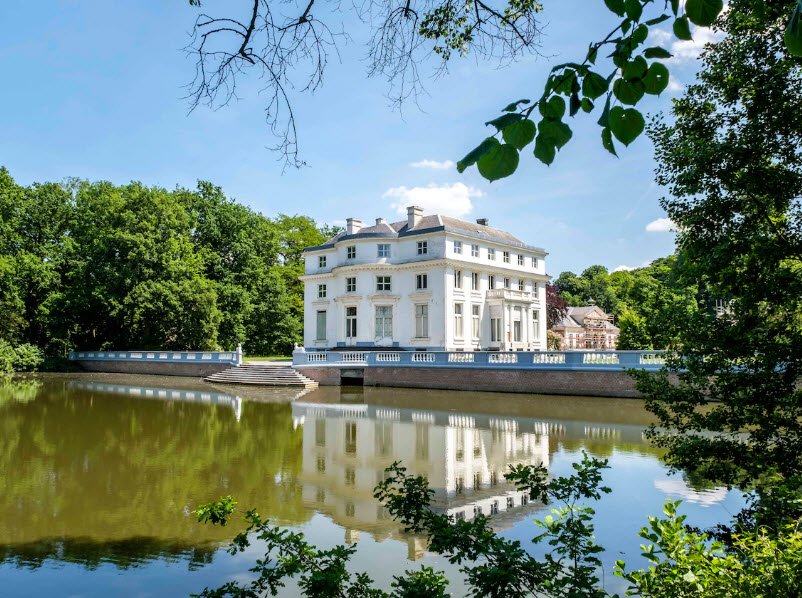 Landhuis Hof Ter Vijvers, Kapellen, Belgium